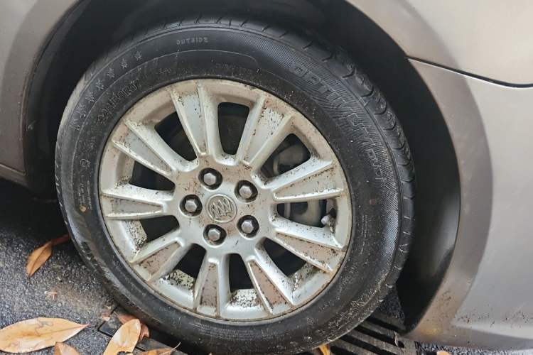Used Buick LaCrosse 2012 2.4L SIDI Haoya Edition Right Front Wheel Hub
