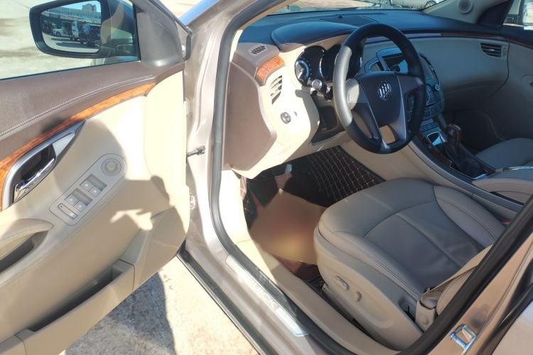 Used Buick LaCrosse 2012 2.4L SIDI Elegant Edition Interior 2