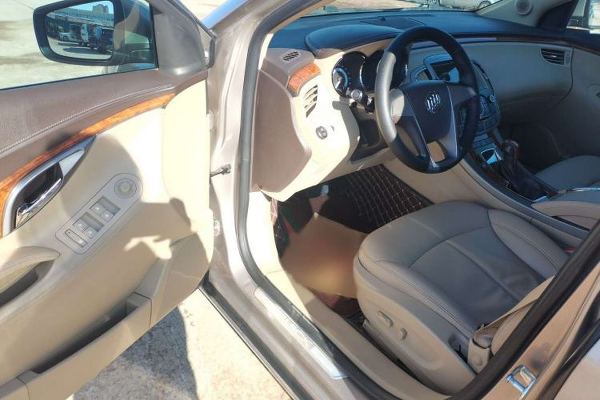 Used Buick LaCrosse 2012 2.4L SIDI Elegant Edition Interior 2