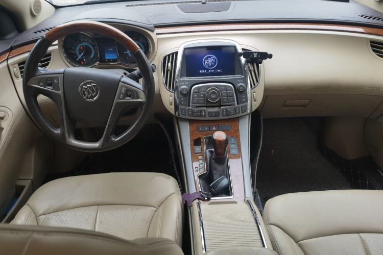 Used Buick LaCrosse 2012 2.4L SIDI Luxury Edition Center Console