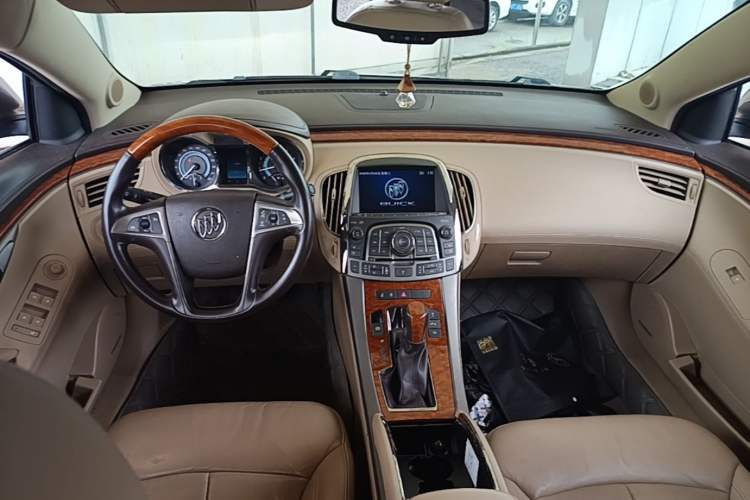 Used Buick LaCrosse 2012 2.4L SIDI Luxury Edition Center Console
