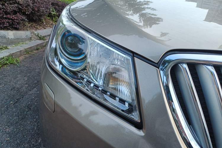 Used Buick LaCrosse 2012 2.4L SIDI Luxury Edition Right Front Headlight