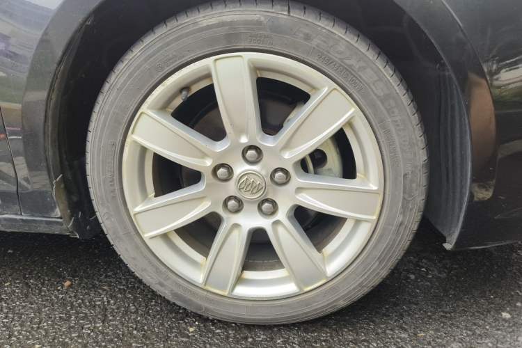 Used Buick LaCrosse 2012 2.4L SIDI Luxury Edition Right Front Wheel Hub