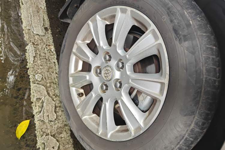 Used Buick LaCrosse 2012 2.4L SIDI Haoya Edition Right Front Wheel Hub