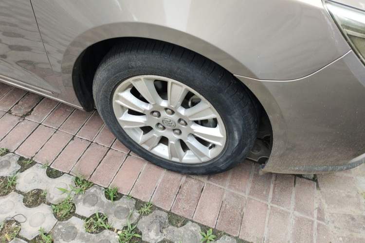 Used Buick LaCrosse 2012 2.4L SIDI Haoya Edition Right Front Wheel Hub