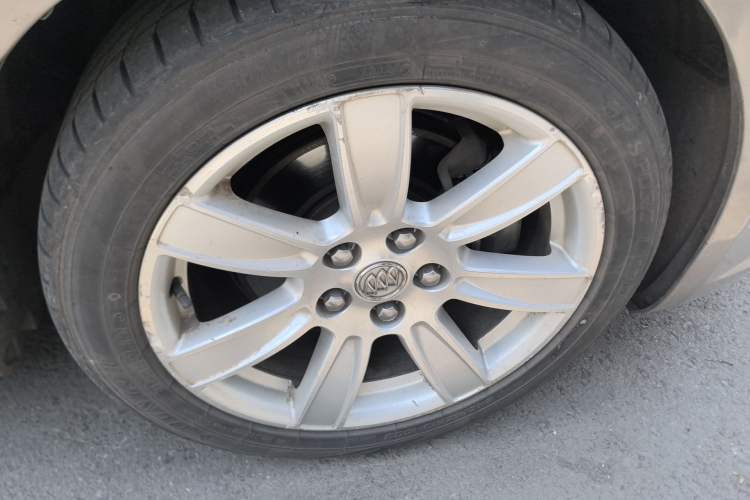 Used Buick LaCrosse 2012 2.4L SIDI Haoya Edition Right Front Wheel Hub
