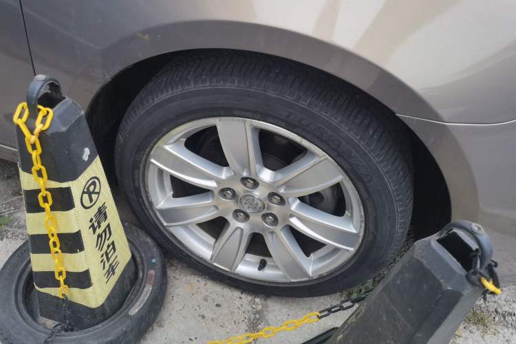 Used Buick LaCrosse 2012 2.4L SIDI Luxury Edition Right Front Wheel Hub