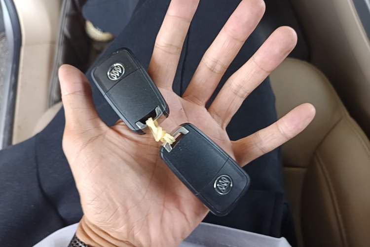 Used Buick LaCrosse 2012 2.4L SIDI Luxury Edition Vehicle Key