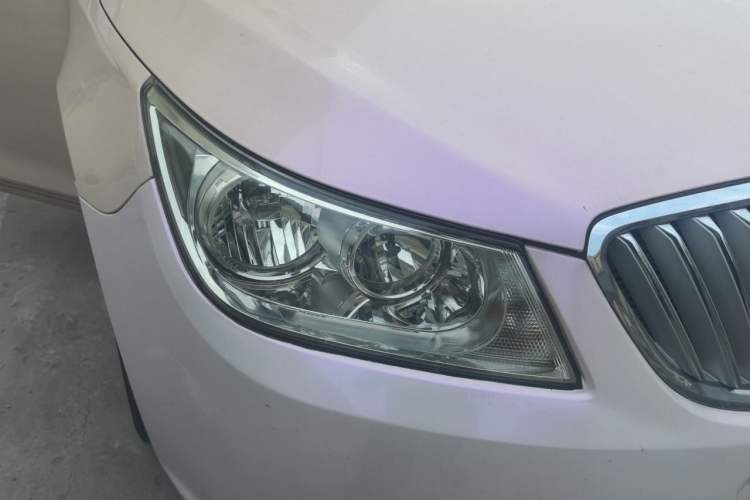 Used Buick LaCrosse 2012 2.4L SIDI Elegant Edition Right Front Headlight
