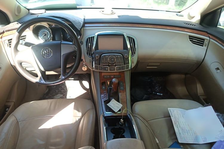 Used Buick LaCrosse 2012 2.4L SIDI Elegant Edition Center Console