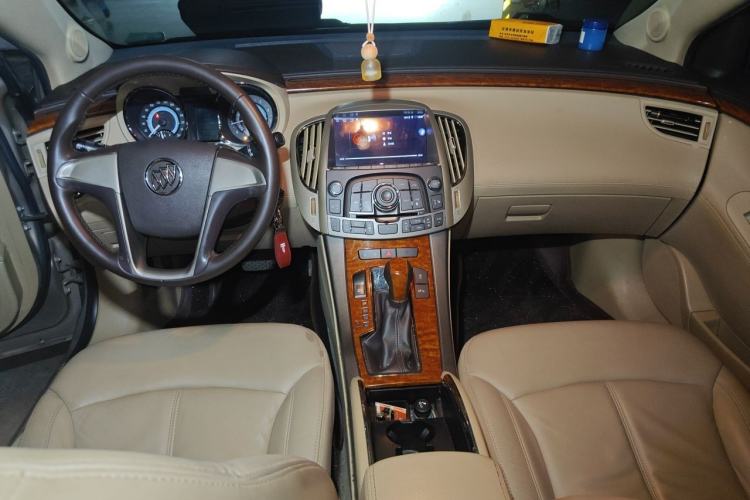 Used Buick LaCrosse 2012 2.4L SIDI Elegant Edition Center Console
