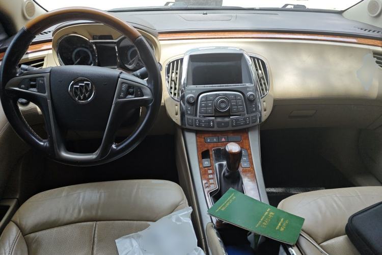 Used Buick LaCrosse 2012 2.4L SIDI Luxury Edition Center Console