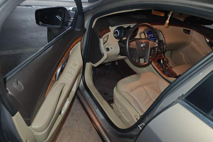 Used Buick LaCrosse 2012 2.4L SIDI Elegant Edition Driver Seat