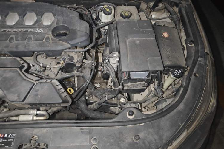 Used Buick LaCrosse 2012 2.4L SIDI Elegant Edition Engine Bay Left