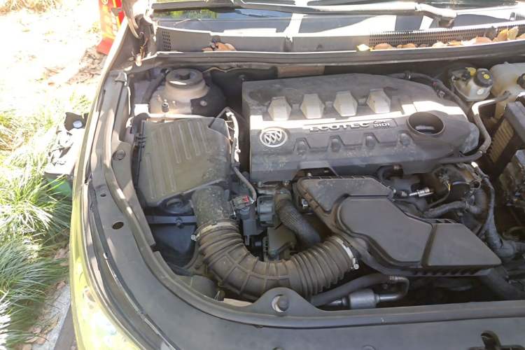Used Buick LaCrosse 2012 2.4L SIDI Elegant Edition Engine Bay Right