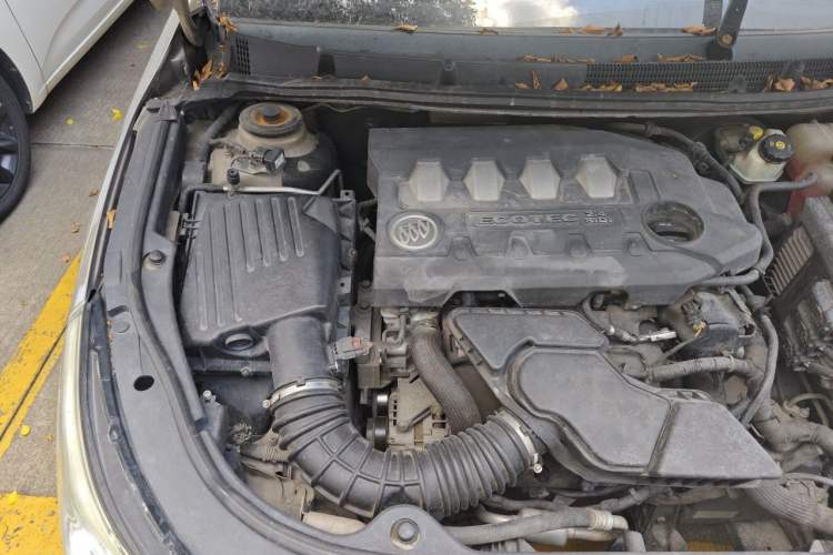 Used Buick LaCrosse 2012 2.4L SIDI Luxury Edition Engine Bay Right