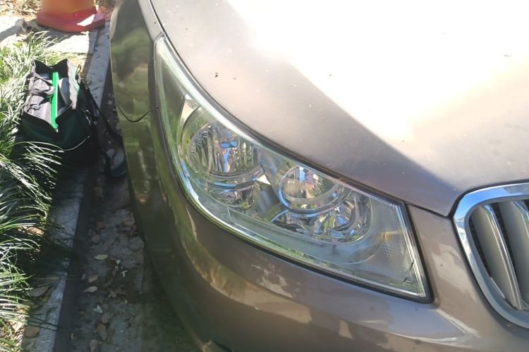 Used Buick LaCrosse 2012 2.4L SIDI Elegant Edition Right Front Headlight