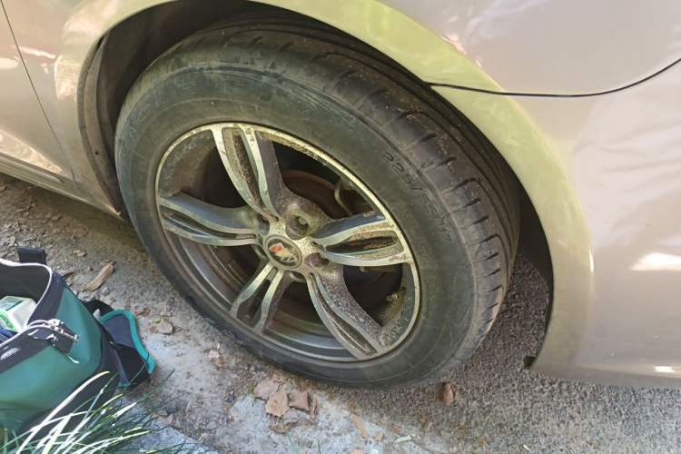 Used Buick LaCrosse 2012 2.4L SIDI Elegant Edition Right Front Wheel Hub