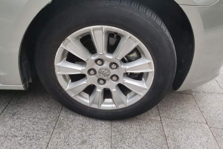 Used Buick LaCrosse 2012 2.4L SIDI Haoya Edition Right Front Wheel Hub