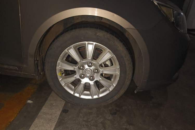 Used Buick LaCrosse 2012 2.4L SIDI Elegant Edition Right Front Wheel Hub