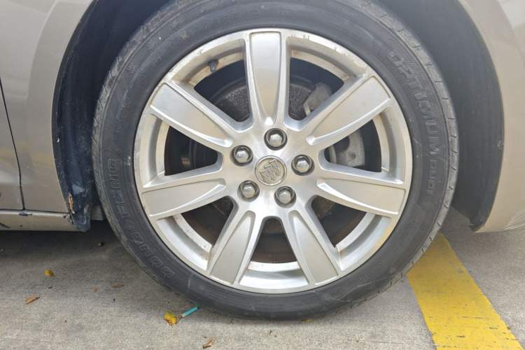 Used Buick LaCrosse 2012 2.4L SIDI Luxury Edition Right Front Wheel Hub