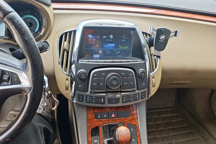 Used Buick LaCrosse 2012 2.4L SIDI Elegant Edition Audio And AC Panel