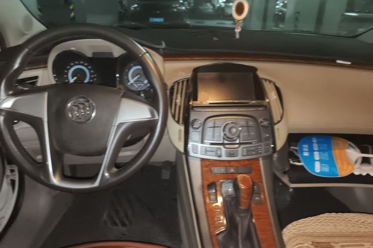 Used Buick LaCrosse 2012 2.4L SIDI Elegant Edition Center Console
