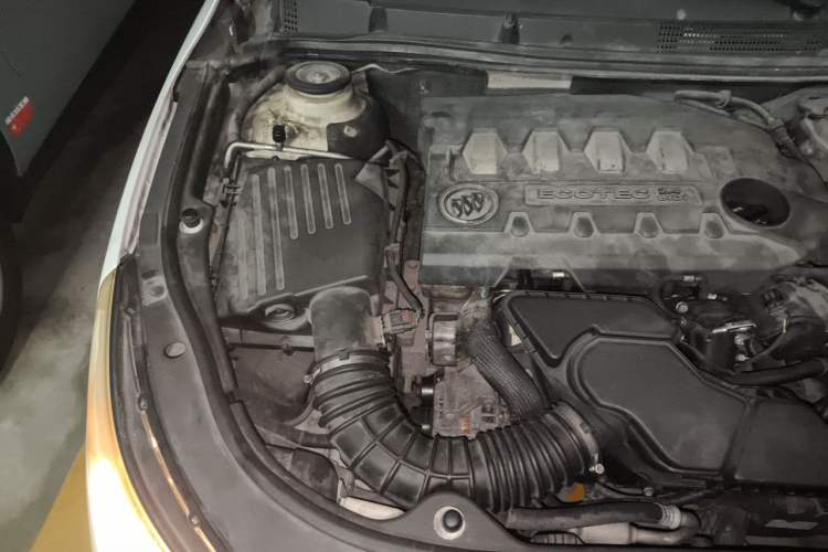 Used Buick LaCrosse 2012 2.4L SIDI Elegant Edition Engine Bay Right
