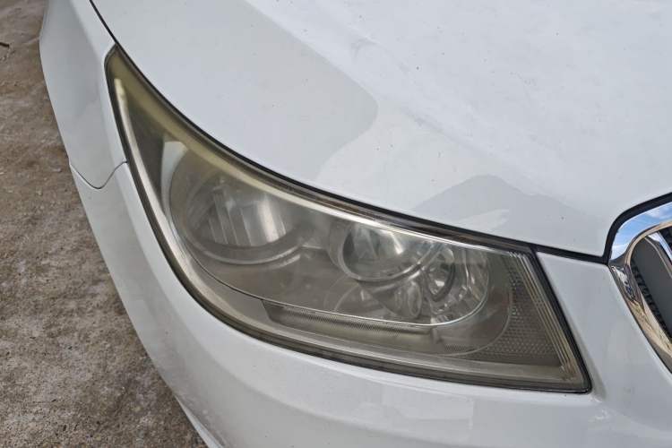 Used Buick LaCrosse 2012 2.4L SIDI Elegant Edition Right Front Headlight