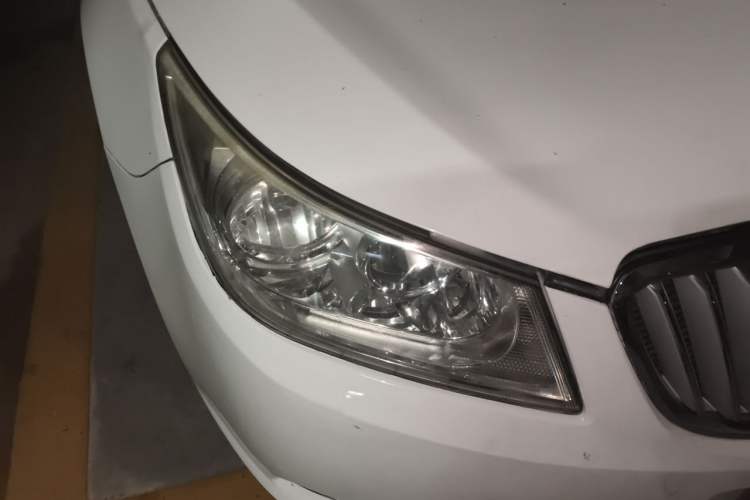 Used Buick LaCrosse 2012 2.4L SIDI Elegant Edition Right Front Headlight