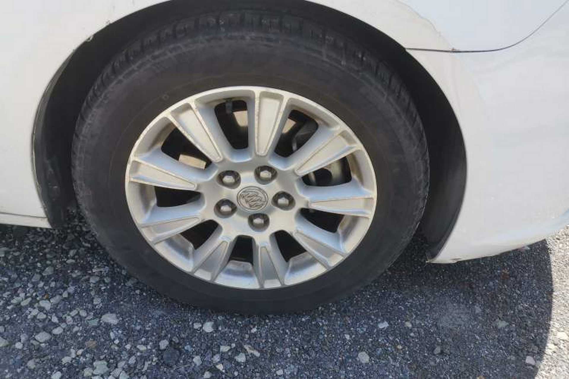 Used Buick LaCrosse 2012 2.4L SIDI Elegant Edition Right Front Wheel Hub