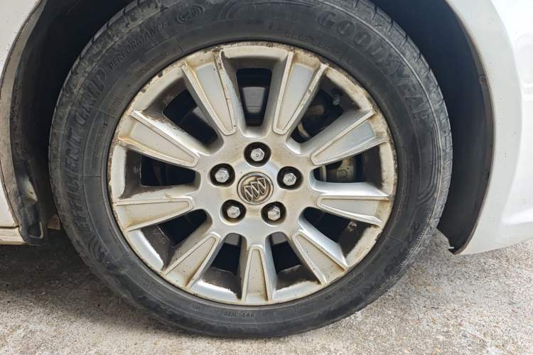 Used Buick LaCrosse 2012 2.4L SIDI Elegant Edition Right Front Wheel Hub