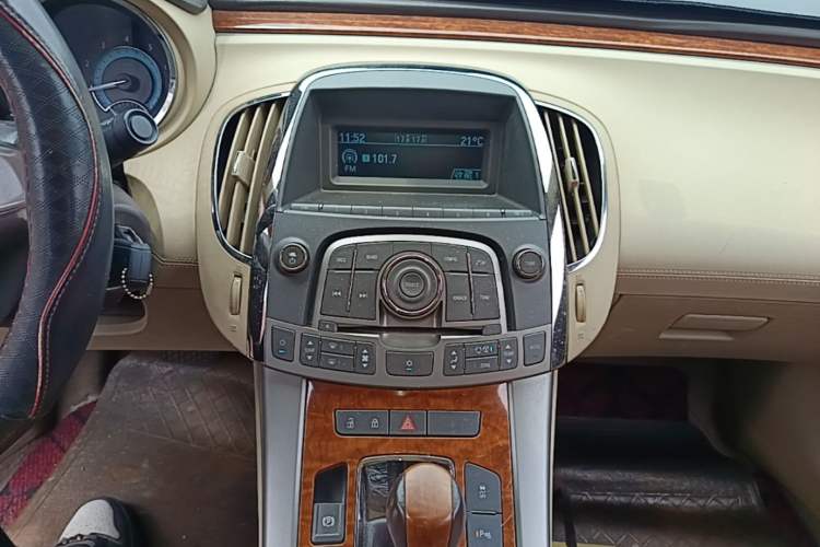 Used Buick LaCrosse 2012 2.4L SIDI Comfort Edition Audio And AC Panel