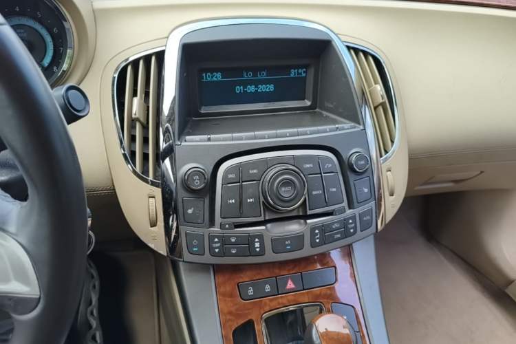 Used Buick LaCrosse 2012 2.4L SIDI Elegant Edition Audio And AC Panel
