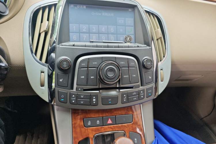 Used Buick LaCrosse 2012 2.4L SIDI Elegant Edition Audio And AC Panel