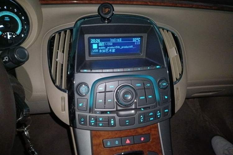 Used Buick LaCrosse 2012 2.4L SIDI Elegant Edition Audio And AC Panel