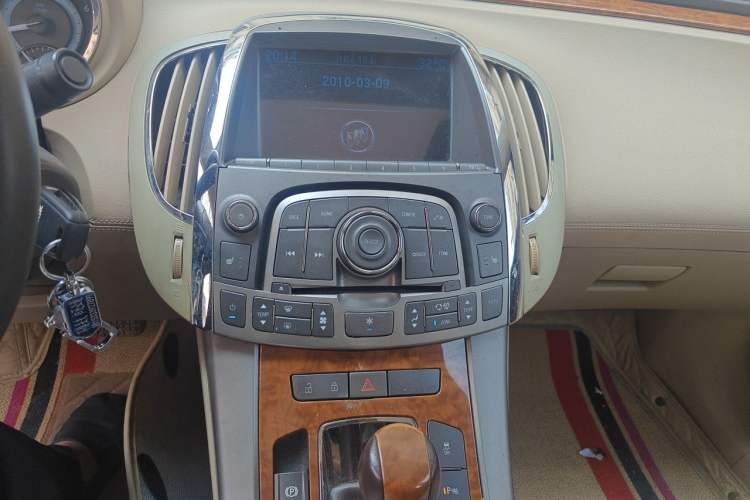 Used Buick LaCrosse 2012 2.4L SIDI Elegant Edition Audio And AC Panel