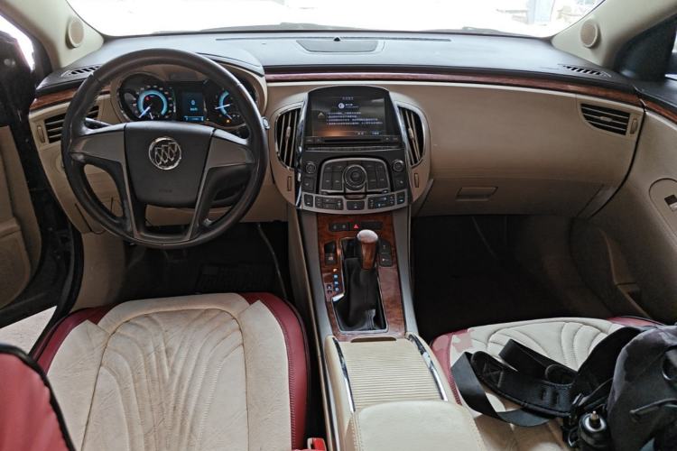 Used Buick LaCrosse 2012 2.4L SIDI Elegant Edition Center Console