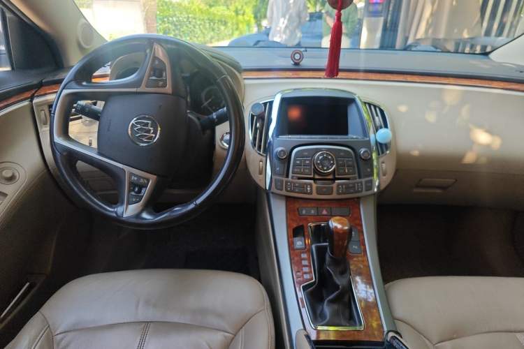 Used Buick LaCrosse 2012 2.4L SIDI Haoya Edition Center Console