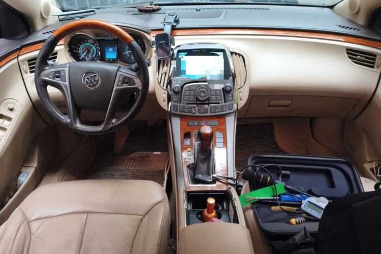 Used Buick LaCrosse 2012 2.4L SIDI Luxury Edition Center Console