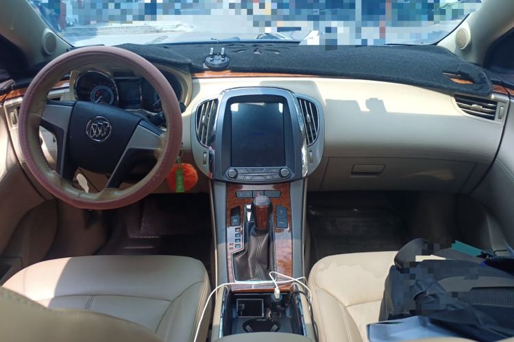 Used Buick LaCrosse 2012 2.4L SIDI Elegant Edition Center Console