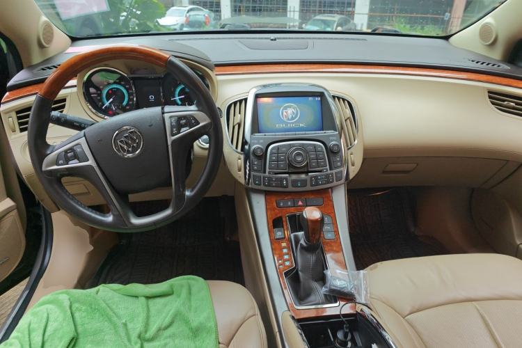 Used Buick LaCrosse 2012 2.4L SIDI Luxury Edition Center Console