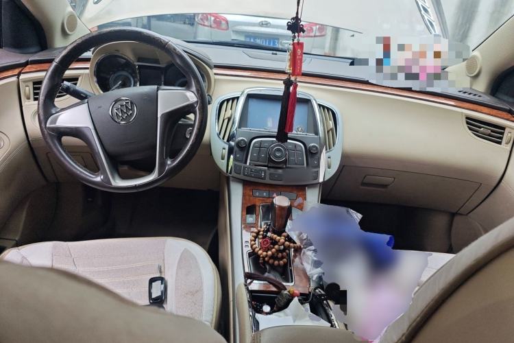 Used Buick LaCrosse 2012 2.4L SIDI Elegant Edition Center Console