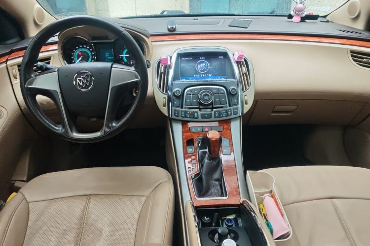 Used Buick LaCrosse 2012 2.4L SIDI Elegant Edition Center Console