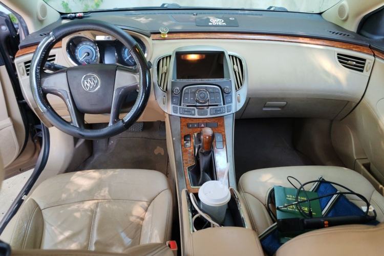 Used Buick LaCrosse 2012 2.4L SIDI Elegant Edition Center Console