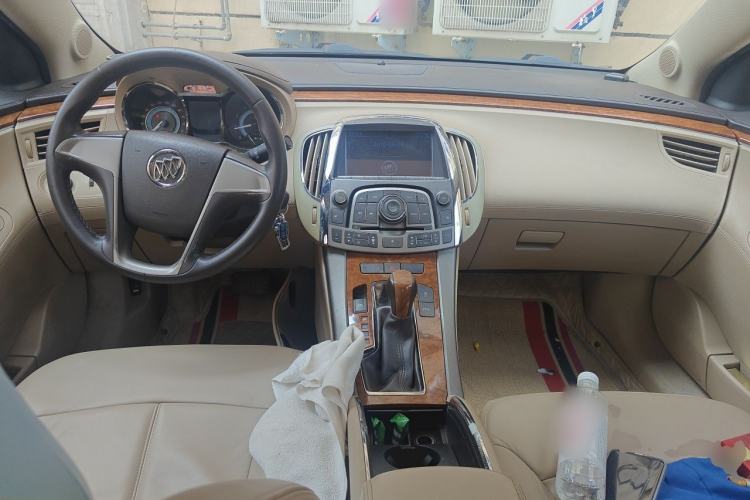 Used Buick LaCrosse 2012 2.4L SIDI Elegant Edition Center Console