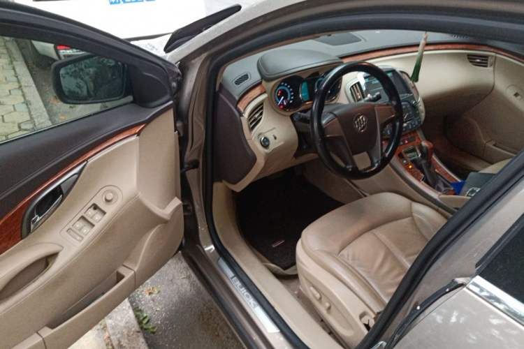 Used Buick LaCrosse 2012 2.4L SIDI Elegant Edition Driver Seat
