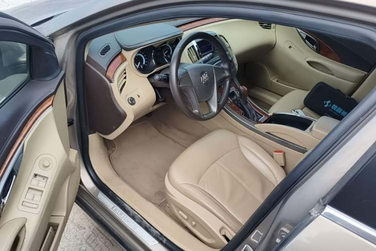 Used Buick LaCrosse 2012 2.4L SIDI Elegant Edition Driver Seat
