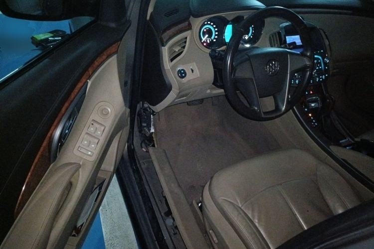 Used Buick LaCrosse 2012 2.4L SIDI Elegant Edition Driver Seat