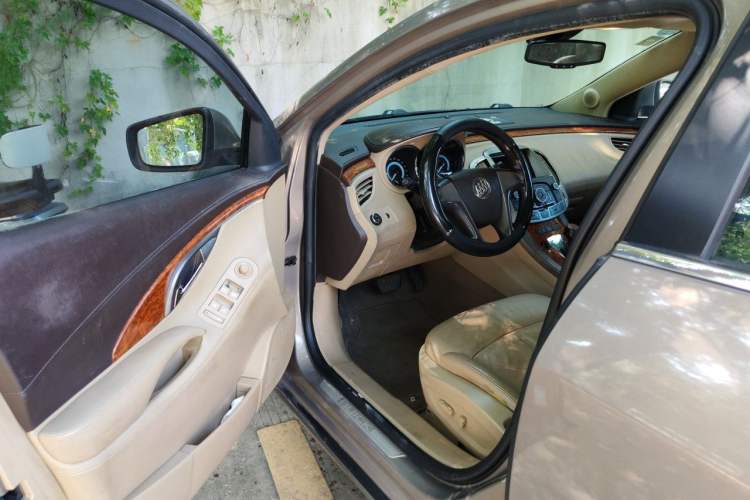 Used Buick LaCrosse 2012 2.4L SIDI Elegant Edition Driver Seat